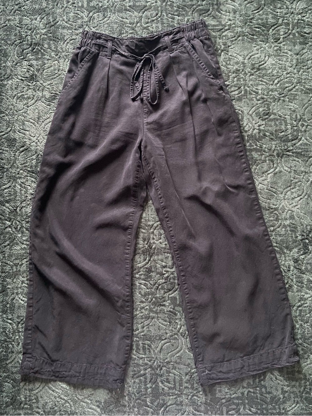 American Eagle Outfitters Cropped Black Casual Trousers